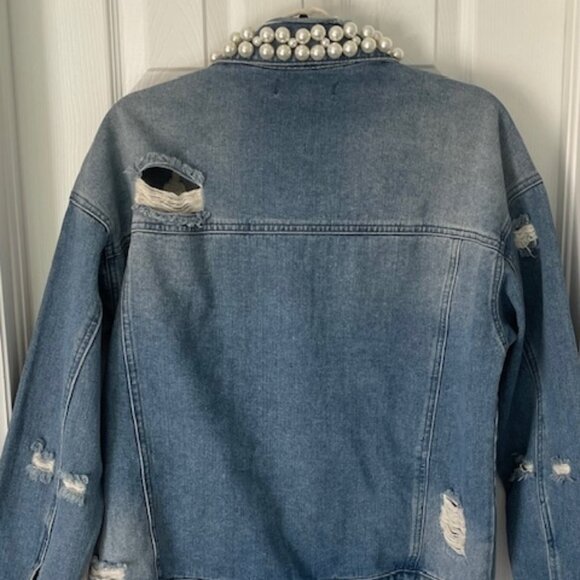 Forever 21 Jean Denim Jacket - Very beautiful with pearls - NWT - Size Small - Picture 2 of 3